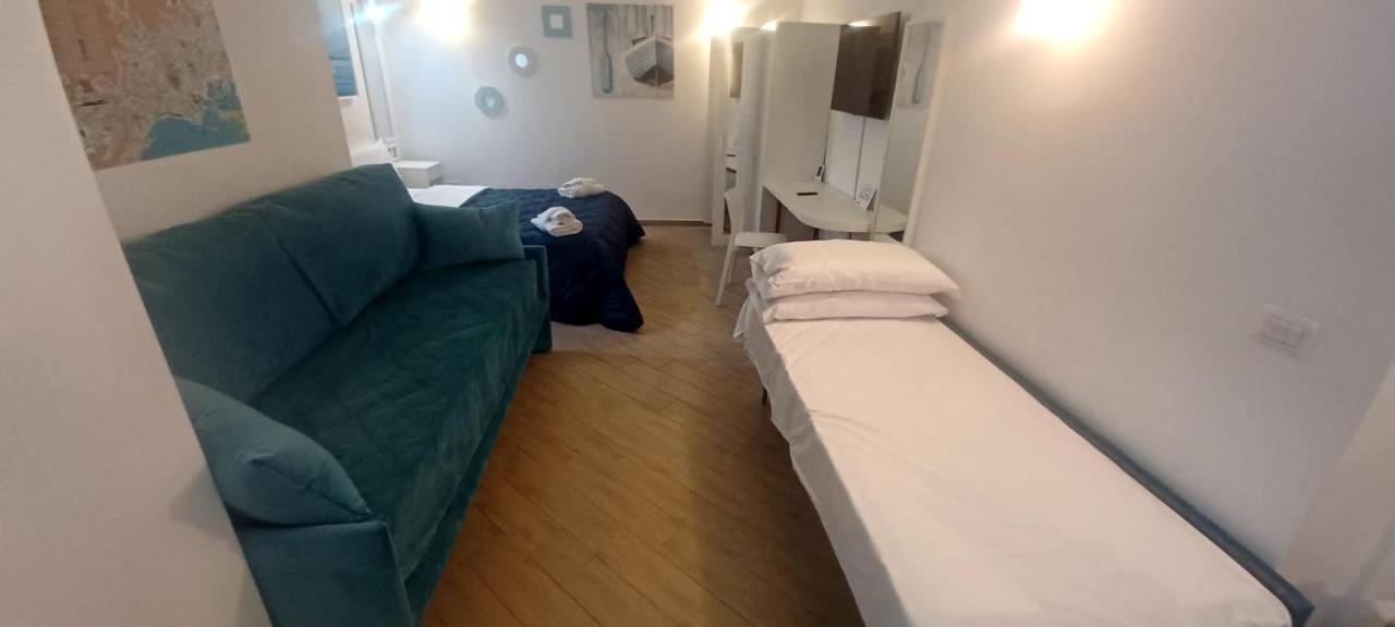 Apartamento Residenza Plebliscito Nápoles Exterior foto