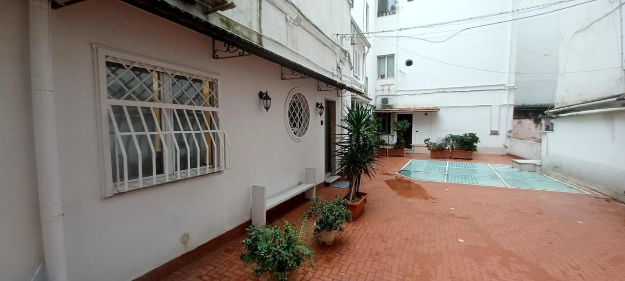 Apartamento Residenza Plebliscito Nápoles Exterior foto