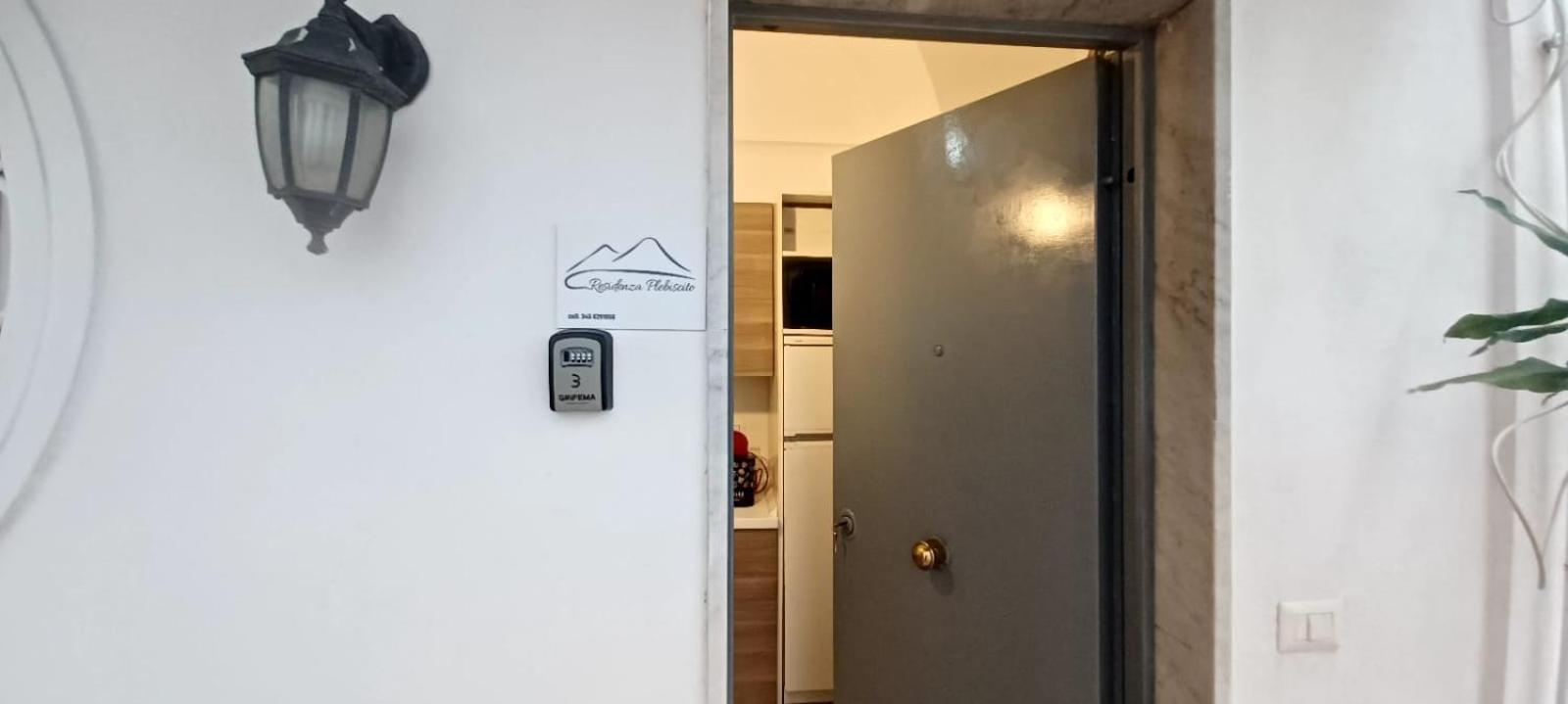 Apartamento Residenza Plebliscito Nápoles Exterior foto